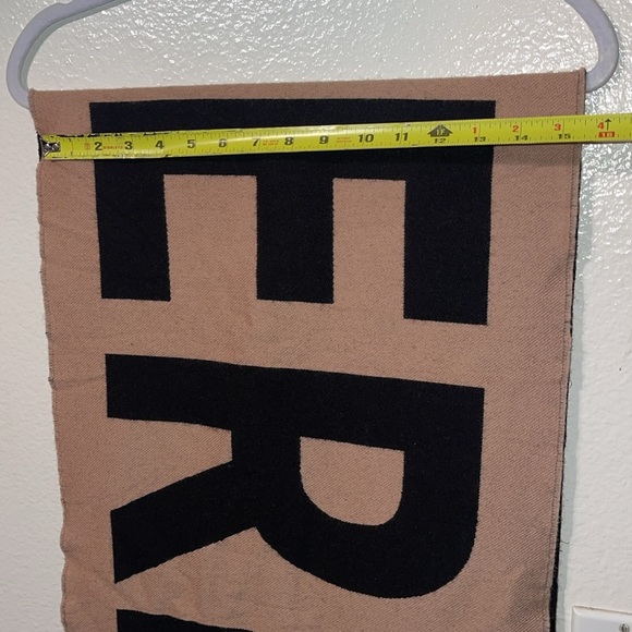 BURBERRY SCARF - Picture 8 of 8